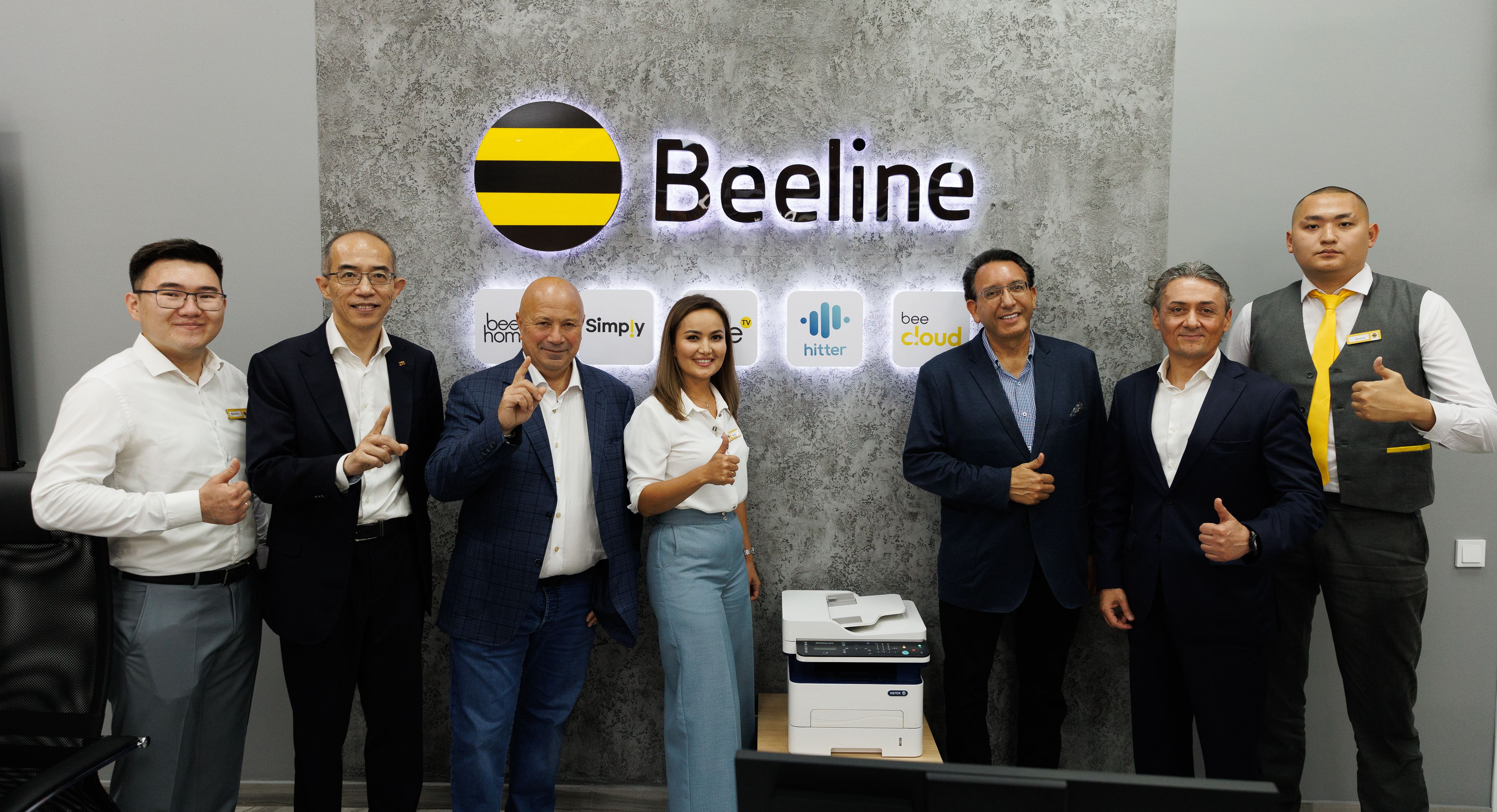 Na loja Beeline do shopping Mega Silk Way.