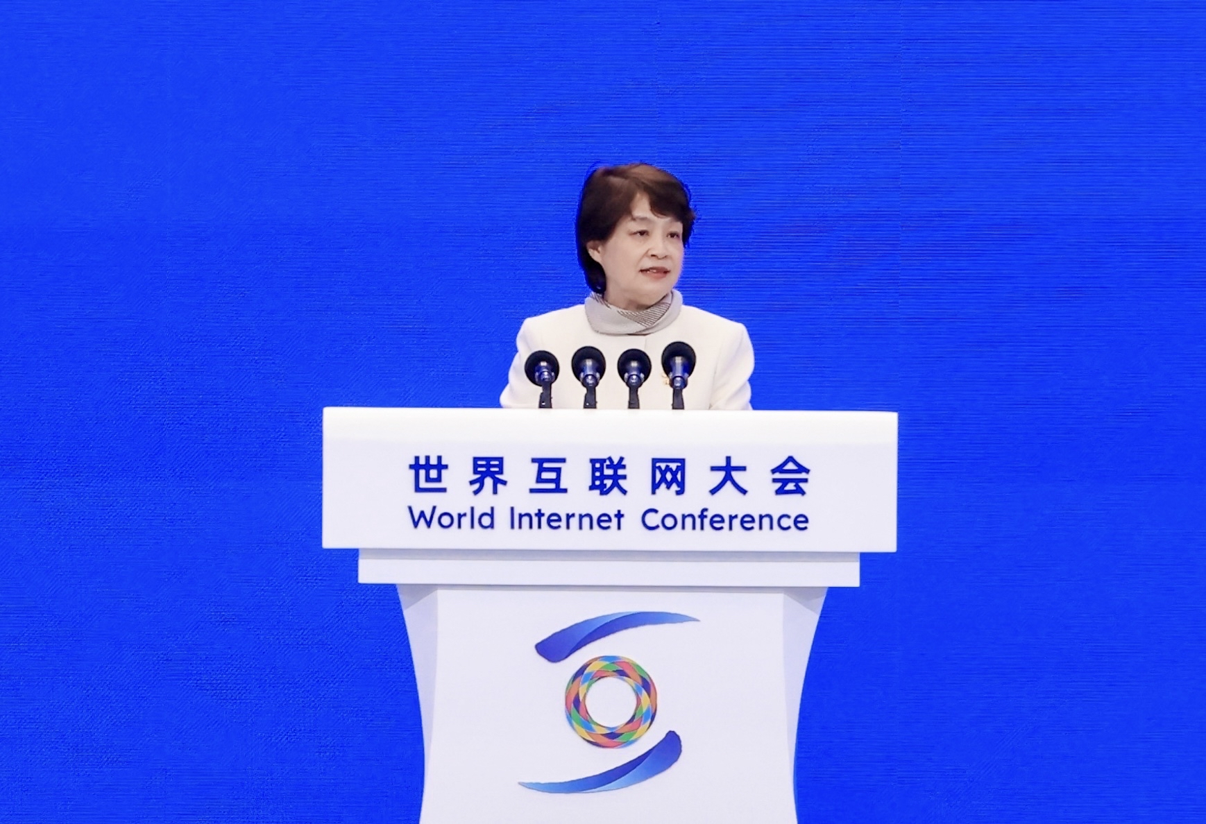 中兴通讯董事长方榕：开放合作、推动AI安全普惠，携手构建网络空间命运