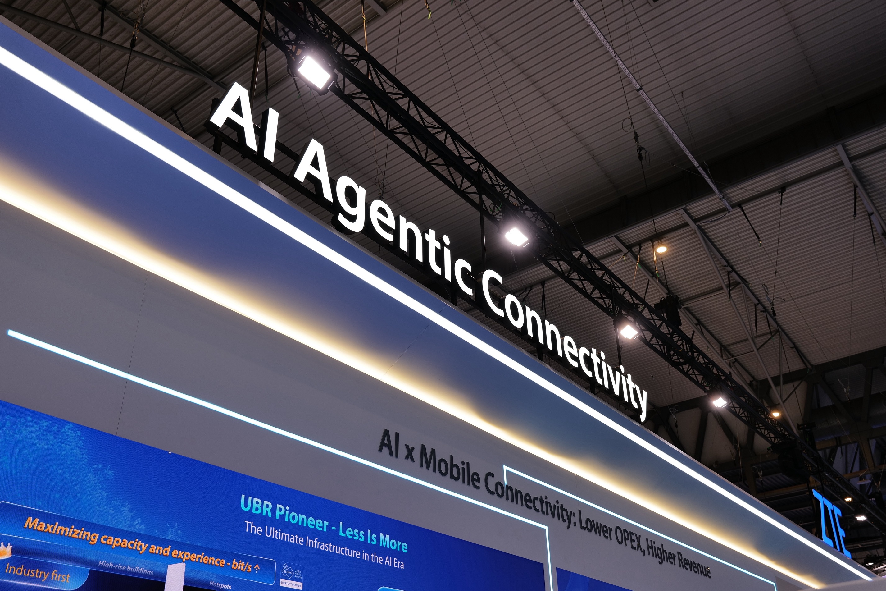ZTE Showcases Full-Stack AI Innovations at MWC Barcelona 2026