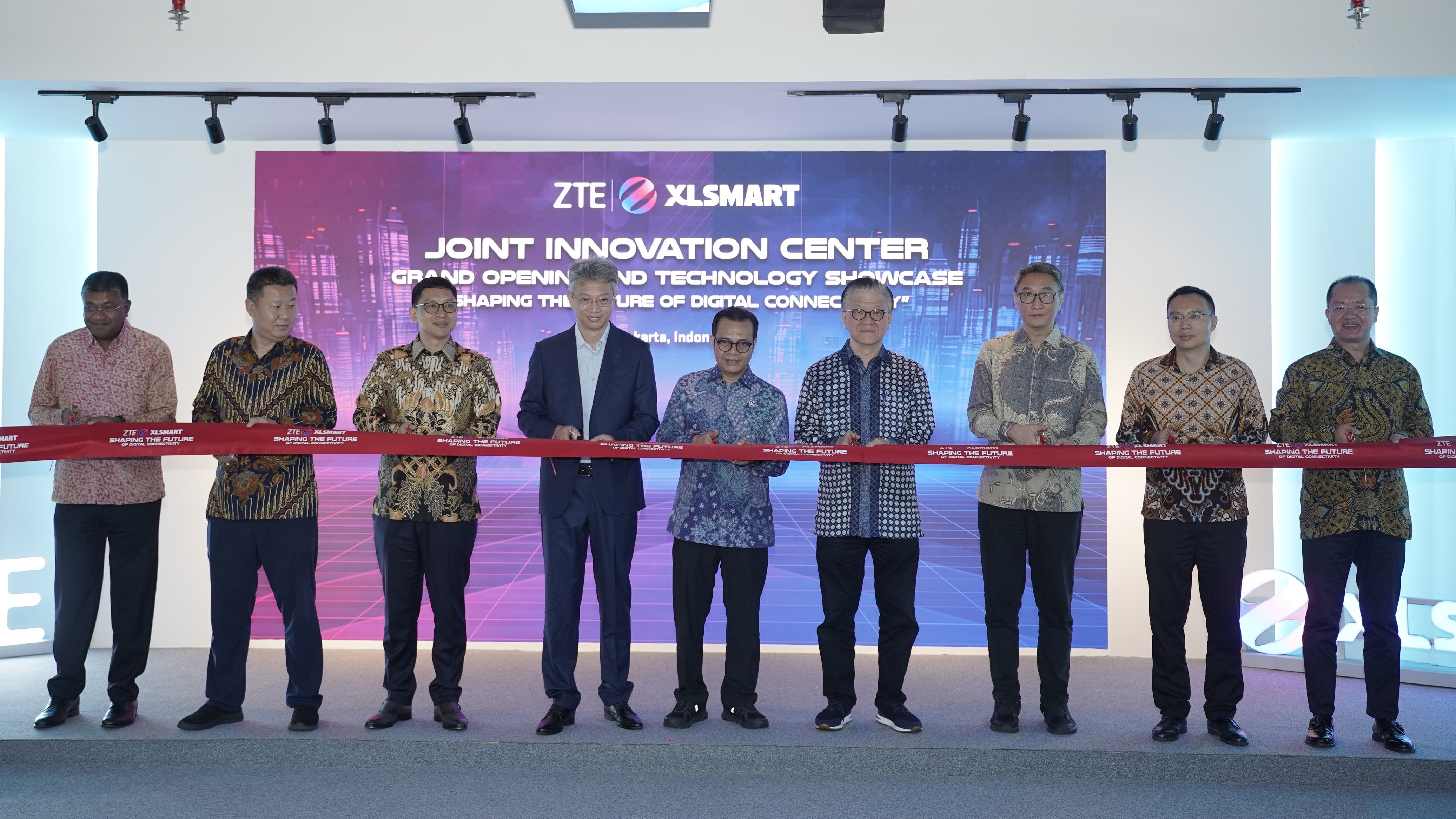 ZTE and XLSMART Officially Launch Innovation Center in Jakarta,  Accelerating 5G-Advanced and AI Readiness for Indonesia