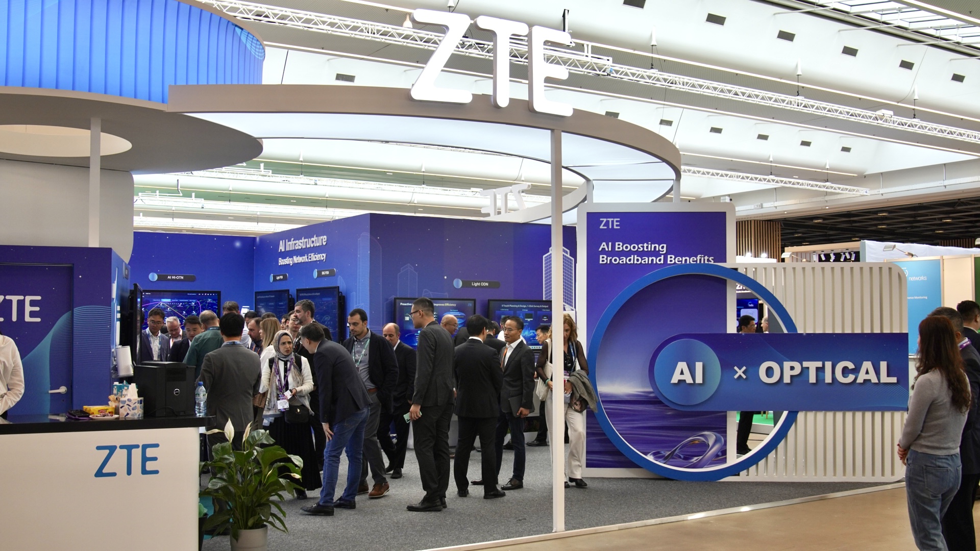 ZTE unveils comprehensive portfolio at Network X to accelerate